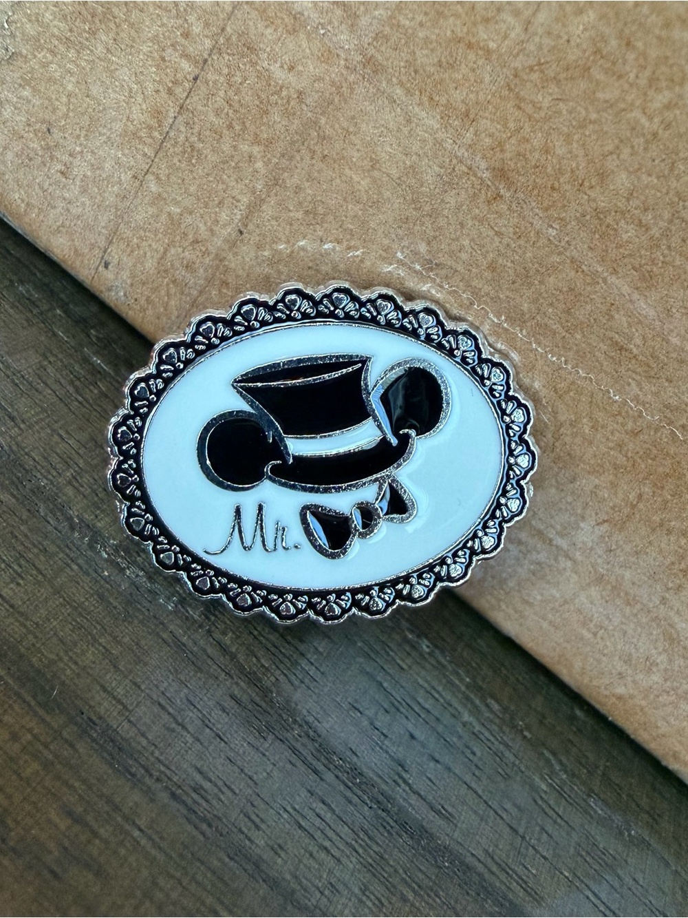 Disney 2009 Mickey Mouse Groom Mr. Wedding Top Hat Bow Tie Trading Pin